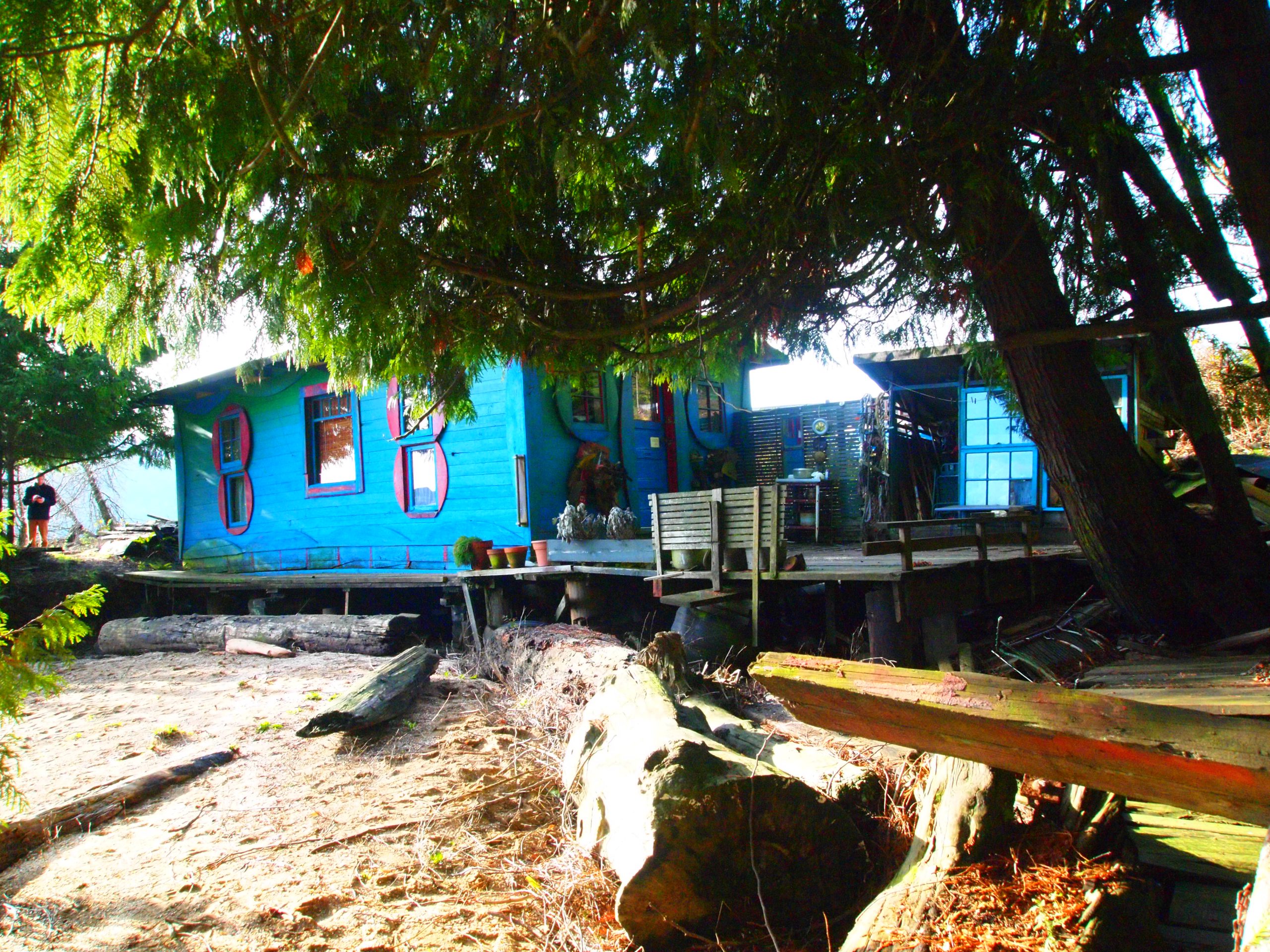 Blue Cabin – A floating artist residency